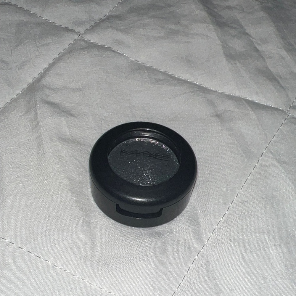 MAC Single Eyeshadow - Say it isn’t so dazzleshadow